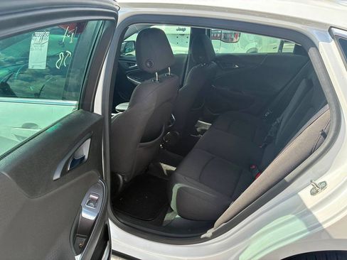 Used 2018 Chevrolet Malibu LT FWD image 7