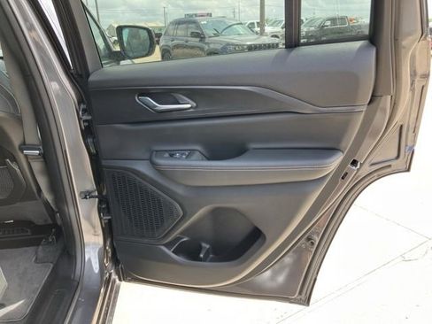 Used 2025 Jeep Grand Cherokee Laredo X RWD image 16