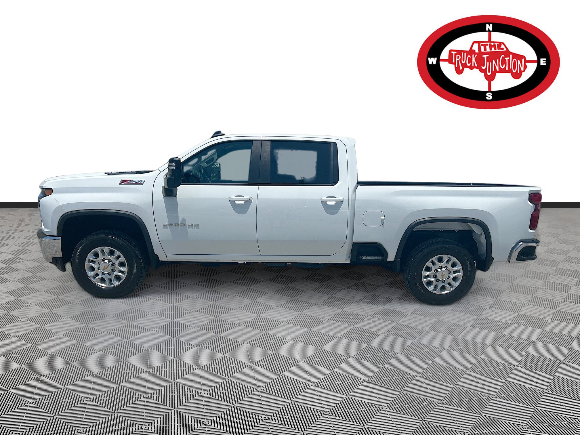 Used 2023 Chevrolet Silverado 2500 LT AWD/4WD image 4