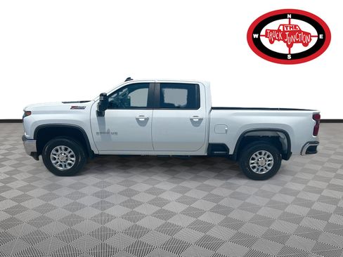 Used 2023 Chevrolet Silverado 2500 LT AWD/4WD image 4
