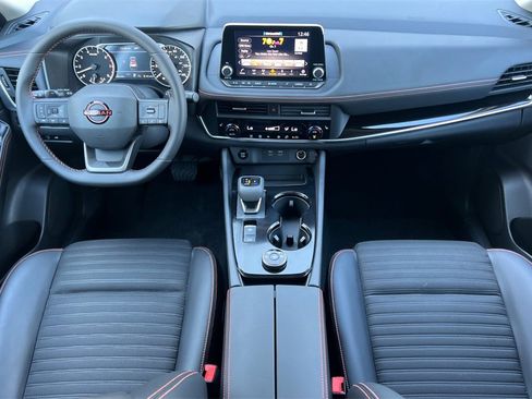 Used 2025 Nissan Rogue SV image 15