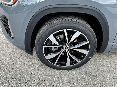New 2026 Volkswagen Atlas SEL Premium R-Line AWD/4WD image 13