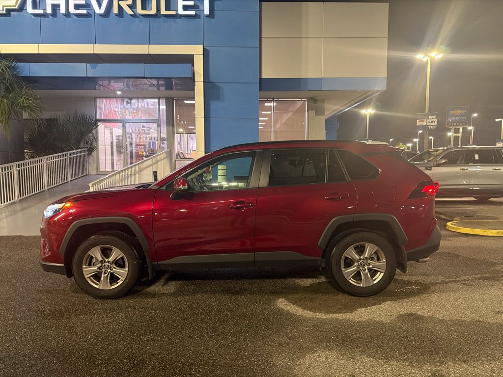 Used 2025 Toyota RAV4 XLE w/ Convenience Package FWD image 4