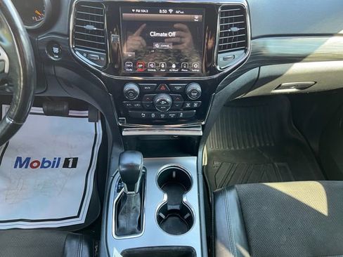 Used 2020 Jeep Grand Cherokee Altitude AWD/4WD image 11