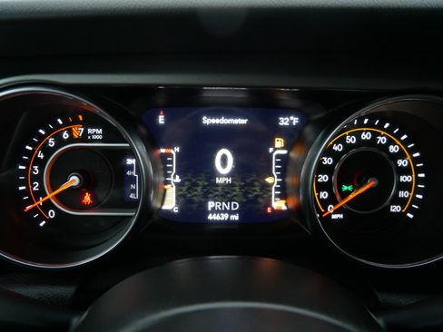 Used 2021 Jeep Wrangler Unlimited Sahara w/ Uconnect 4C Nav & Sound Group AWD/4WD image 28