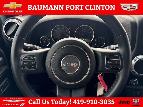 Used 2014 Jeep Wrangler Unlimited Sahara w/ Dual Top Group AWD/4WD image 15