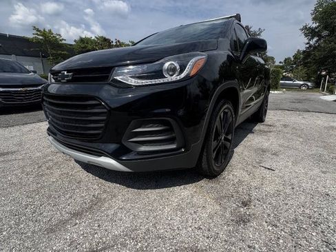 Used 2018 Chevrolet Trax LT w/ Sun & Sound Package AWD/4WD image 2
