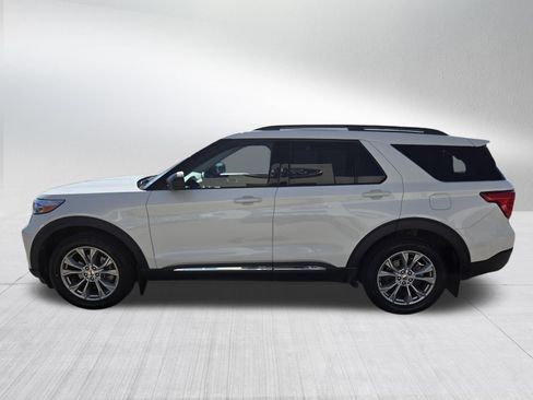 Certified 2024 Ford Explorer XLT w/ Equipment Group 202A AWD/4WD image 4