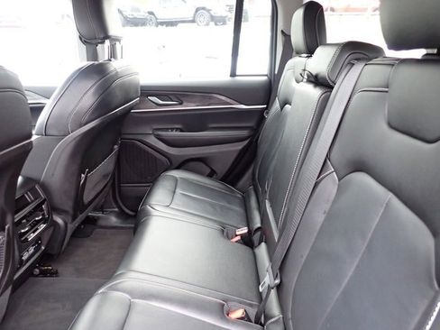 Used 2023 Jeep Grand Cherokee Limited image 14