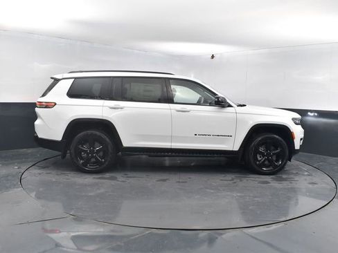 New 2025 Jeep Grand Cherokee L Limited w/ Black Appearance Package image 11