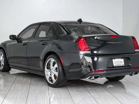 Used 2022 Chrysler 300 Touring w/ Sport Appearance Package image 8