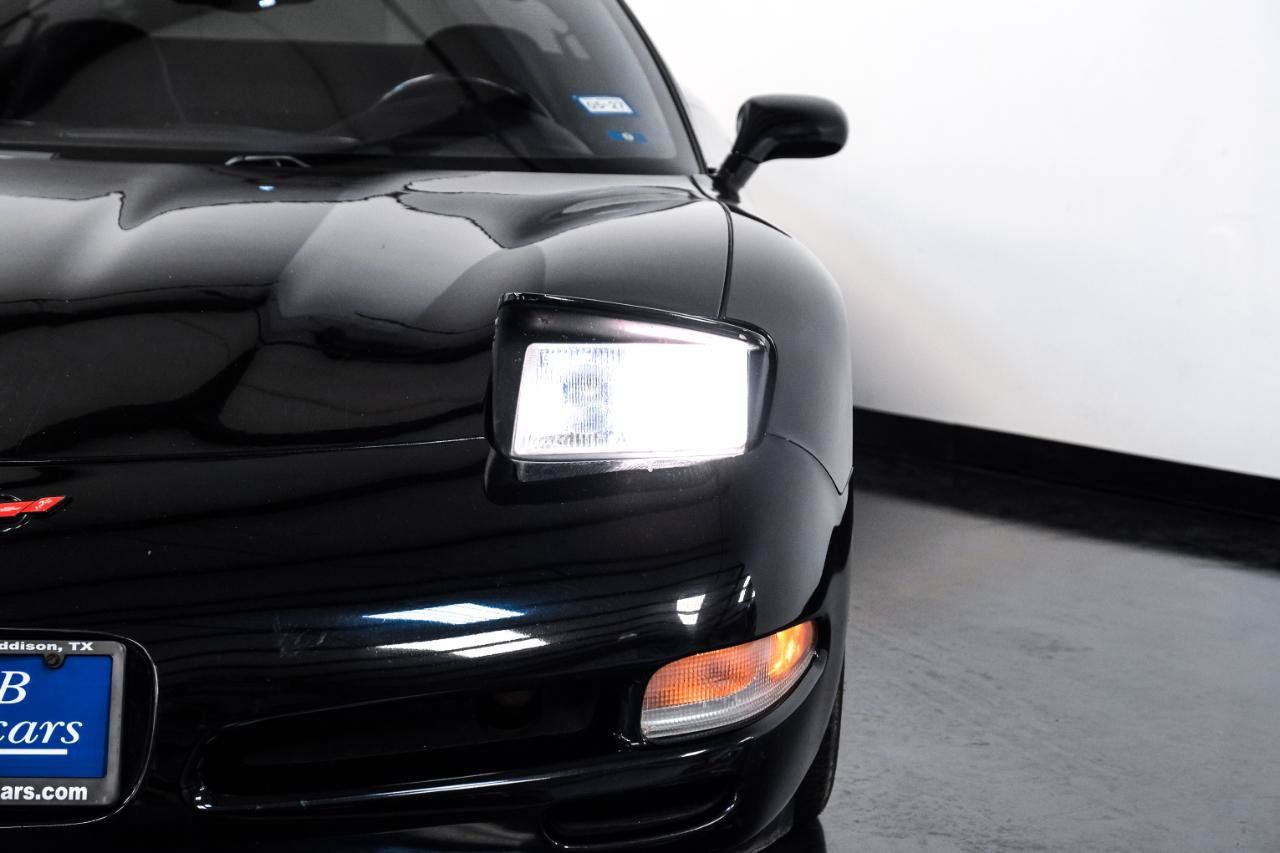 Used 2001 Chevrolet Corvette Coupe w/ Preferred Equipment Group2 RWD image 29
