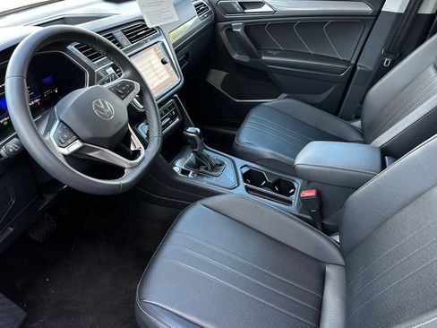 Used 2023 Volkswagen Tiguan SE w/ Panoramic Sunroof Package FWD image 10