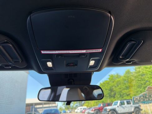 Used 2025 Toyota Camry SE AWD/4WD image 34