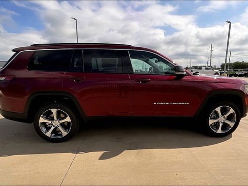 New 2025 Jeep Grand Cherokee L Limited w/ Luxury Tech Group II RWD image 16