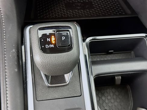 Used 2025 Nissan Pathfinder SL FWD image 18