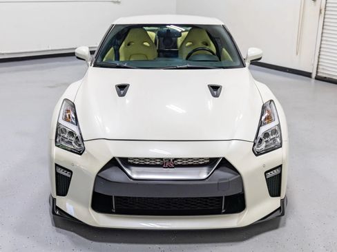 Used 2017 Nissan GT-R Premium w/ Premium Interior Package AWD/4WD image 5