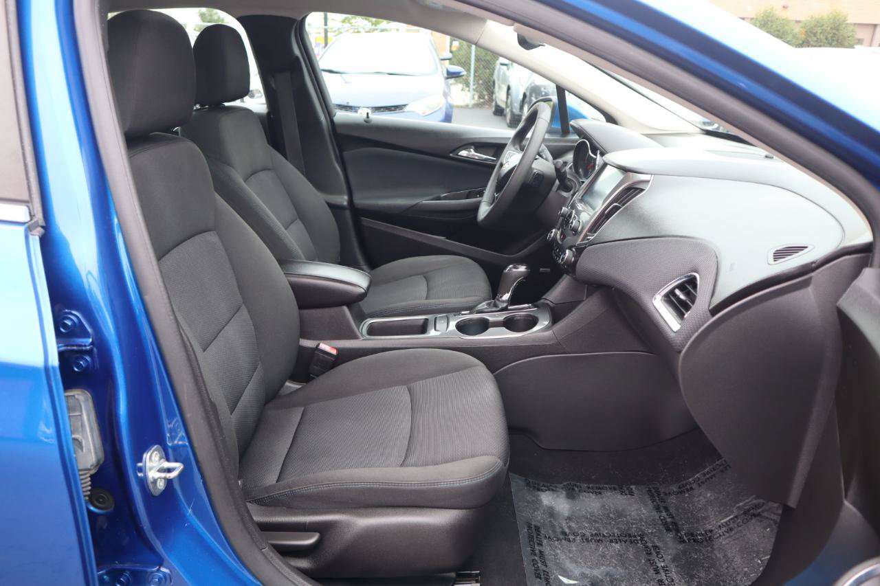 Used 2016 Chevrolet Cruze LT w/ Sun And Sound Package FWD image 9