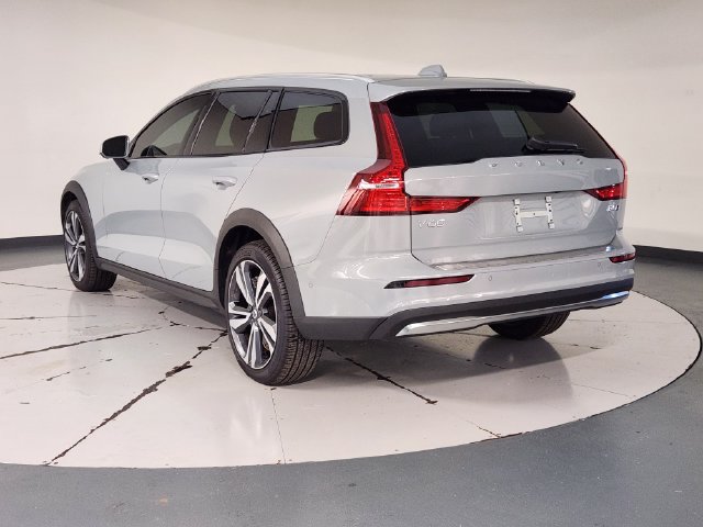 Certified 2026 Volvo V60 B5 Cross Country Plus w/ Protection Package Premier AWD/4WD image 6