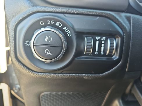 Used 2021 Jeep Gladiator Willys image 25