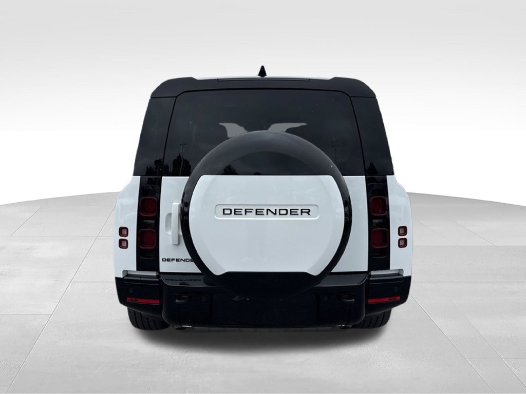 Used 2025 Land Rover Defender 130 X-Dynamic SE AWD/4WD image 7