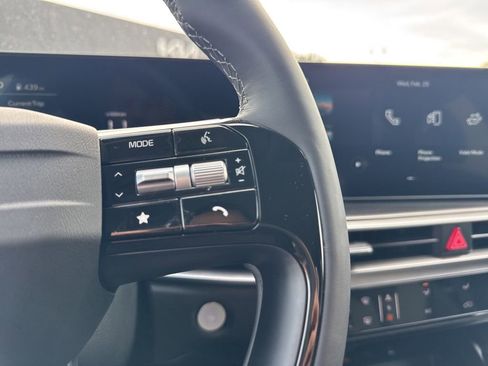 New 2026 Kia Sorento LX FWD image 17