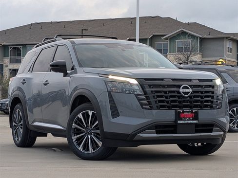 New 2026 Nissan Pathfinder Platinum image 2