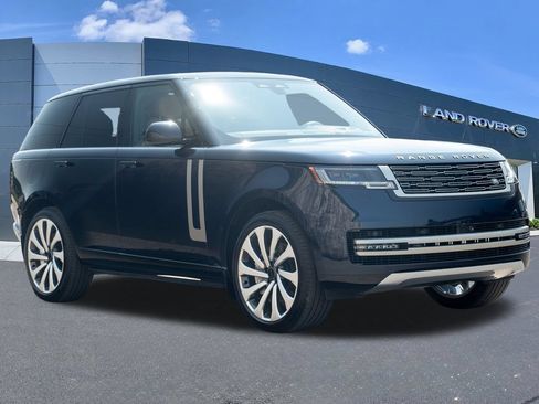 Used 2026 Land Rover Range Rover SE AWD/4WD image 3