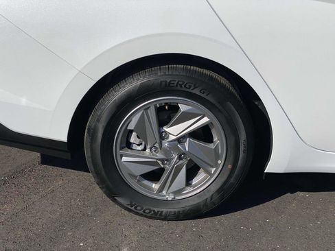 Certified 2026 Hyundai Elantra SE image 3