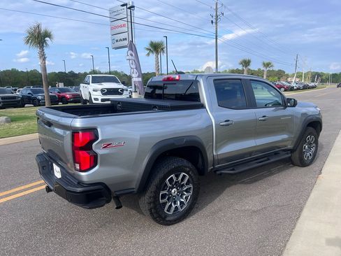 Used 2024 Chevrolet Colorado Z71 w/ Z71 Convenience Package 2 image 5