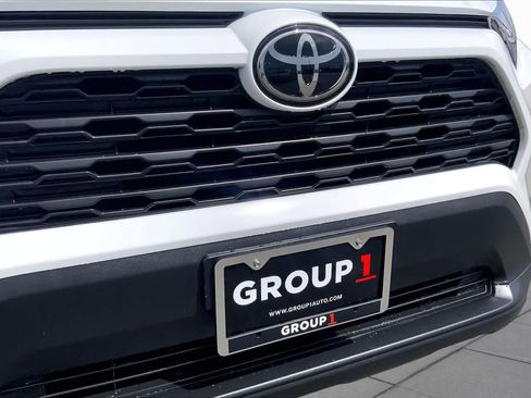 Used 2025 Toyota RAV4 XLE FWD image 29