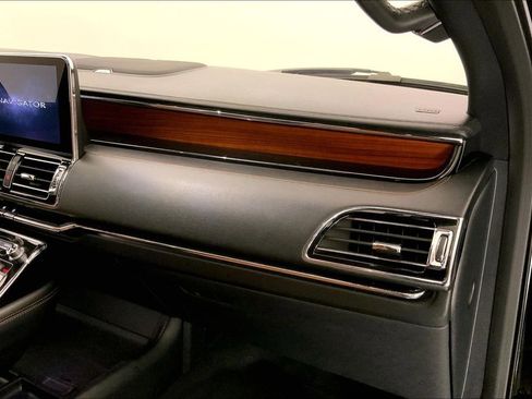 Used 2018 Lincoln Navigator Reserve w/ Technology Package AWD/4WD image 23