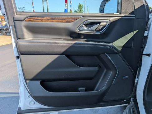 Used 2021 Chevrolet Suburban Premier w/ Premium Package AWD/4WD image 9