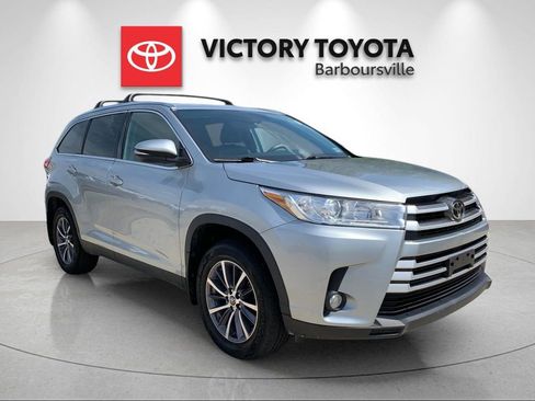 Used 2019 Toyota Highlander XLE AWD/4WD image 5