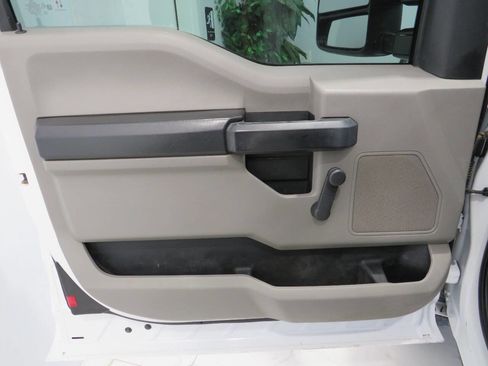 Used 2020 Ford F250 XL w/ Snow Plow Prep Package image 25