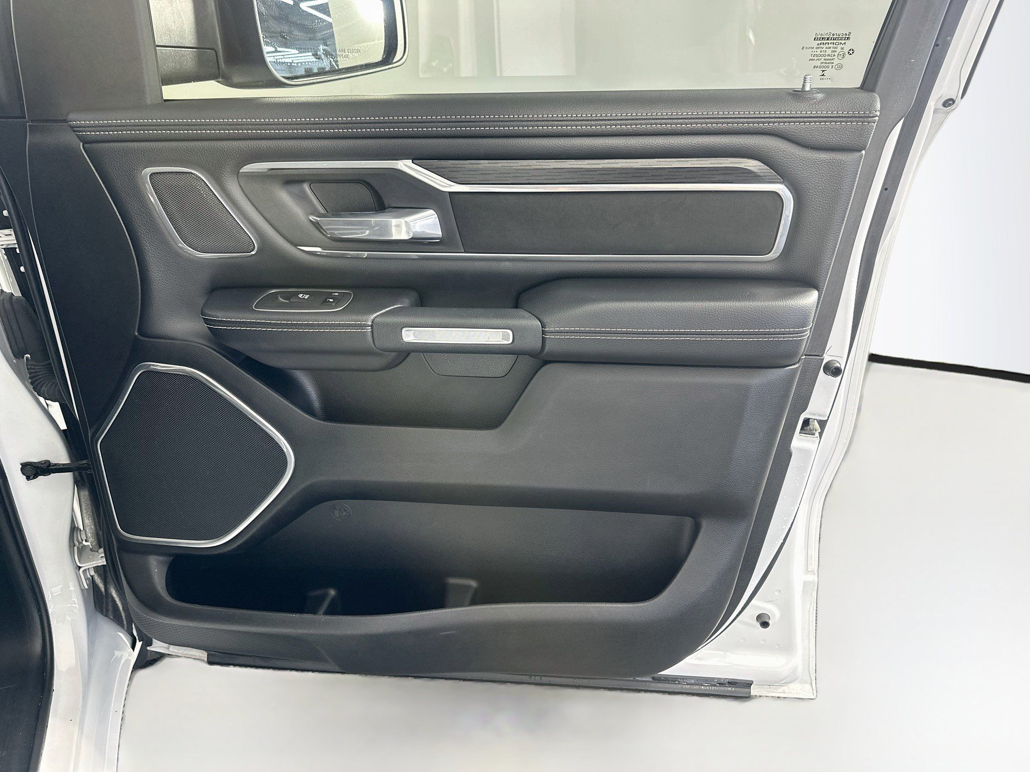 Used 2023 RAM 1500 Laramie AWD/4WD image 32