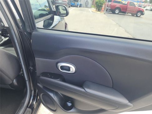 Used 2016 Kia Soul FWD image 24