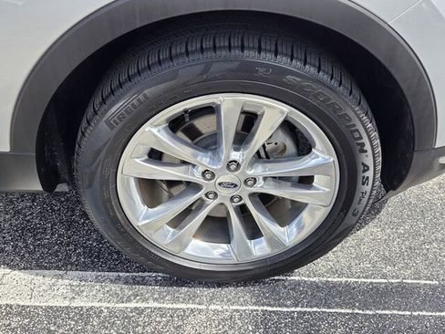 Used 2019 Ford Explorer Limited w/ Ford Safe & Smart Package image 15