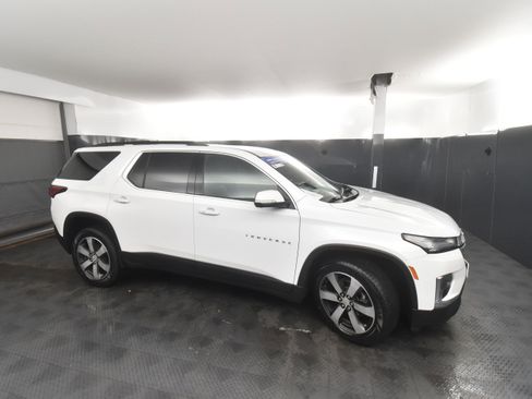 Used 2023 Chevrolet Traverse LT w/ LT Premium Package image 5
