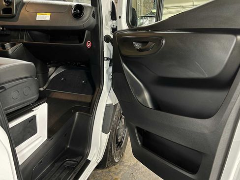 Used 2025 Mercedes-Benz Sprinter 2500 image 10