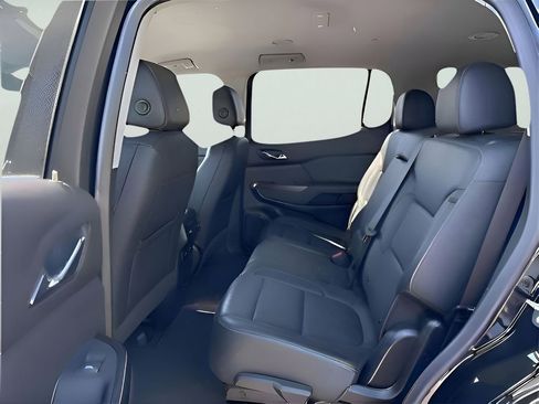 Used 2023 GMC Acadia SLT image 17