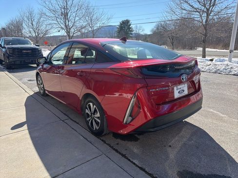 Used 2018 Toyota Prius Prime Premium image 5