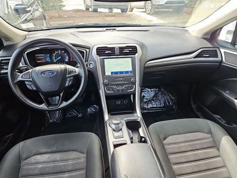 Used 2020 Ford Fusion SE image 9