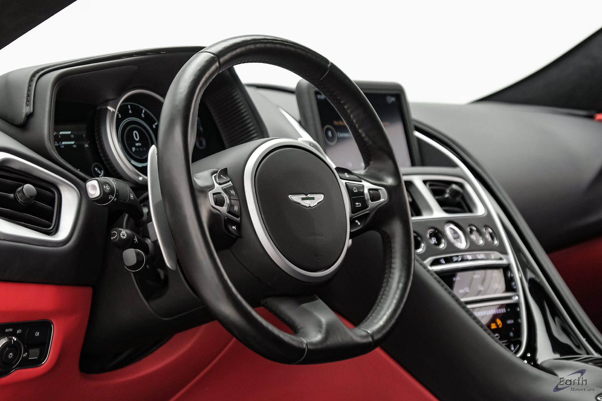 Used 2021 Aston Martin DB11 Coupe RWD image 35