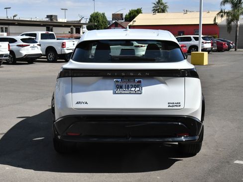Used 2024 Nissan Ariya AWD image 7