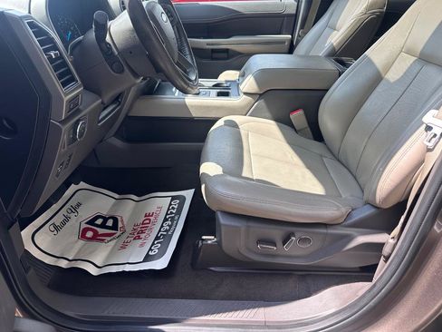 Used 2019 Ford Expedition XLT w/ Equipment Group 202A RWD image 19