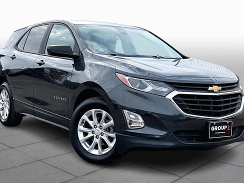 Used 2020 Chevrolet Equinox LS w/ LS Convenience Package image 2
