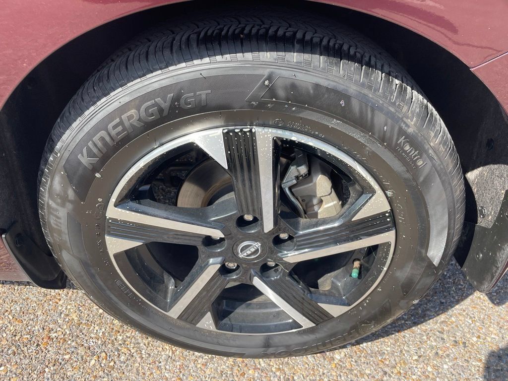 Certified 2025 Nissan Sentra SV FWD image 17