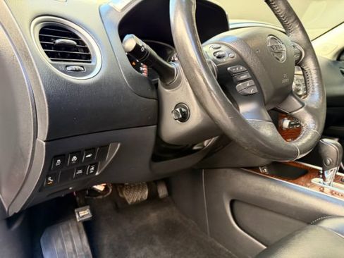 Used 2019 Nissan Pathfinder Platinum AWD/4WD image 23