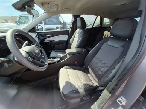 Used 2025 Chevrolet Trax LT image 9